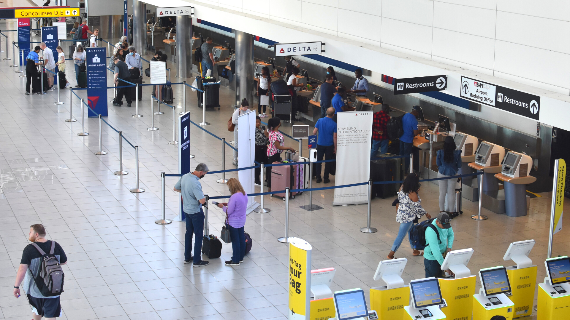 overhead photo of passengers in the Delta Air Lines ticketing area at BWI Marshall Airport